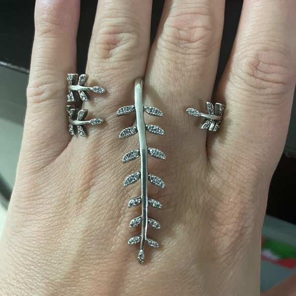 Meghan Markle Ring - Picture 1 of 4